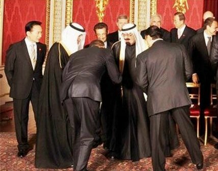 obama-bows-saudi-king
